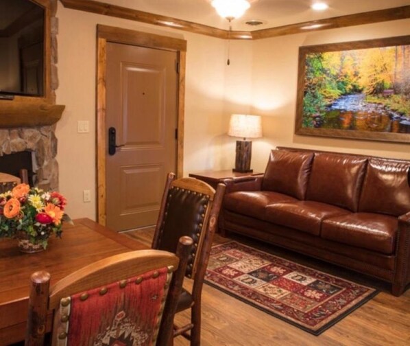 Living area - Westgate Smoky Mountain Resort & Water Park / 2 bedrooms (Gatlinburg)
