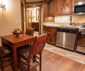 Dining - Westgate Smoky Mountain Resort & Water Park / 2 bedrooms (Gatlinburg)
