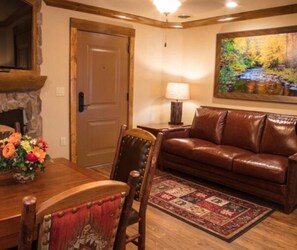 Living area - Westgate Smoky Mountain Resort & Water Park / 2 bedrooms (Gatlinburg)