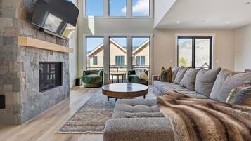 TV, fireplace