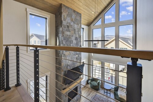 Luxury 4BR Townhouse @ Loon | South Peak Retreat
