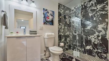 Villa | Bathroom