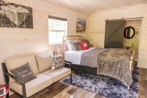 Room - Cozy one of a kind Glamping cabin. Close to 3 beaches and lots of hiking trails (Eastport)