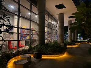 Property grounds - Apartment with parking next to the subway, swimming pool and full leisure facilities. (São Paulo)