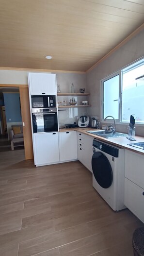 Fridge, microwave, oven, stovetop - Bethlehem House 5 (São Roque)