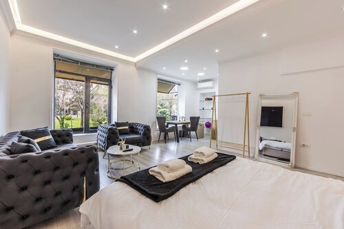 Central Comfy Spot | Studio for 2 with Wi-Fi by PikHost