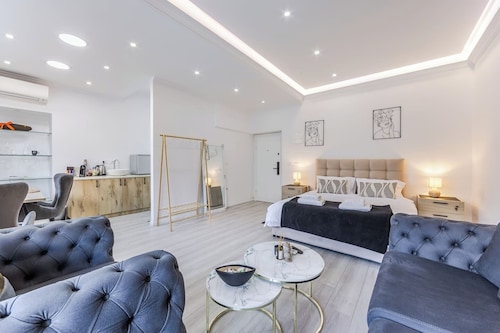 Central Comfy Spot | Studio for 2 with Wi-Fi by PikHost