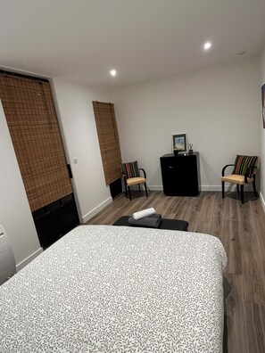 Room - Vrbo Property (Bordeaux)