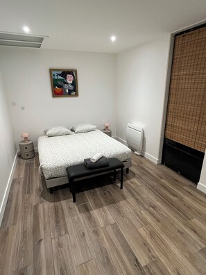 Room - Vrbo Property (Bordeaux)
