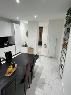 Dining - Vrbo Property (Bordeaux)