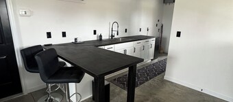 1 Bed/1 Bath Guest House