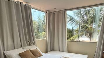 Cortinas blackout, tabla de planchar con plancha y wifi gratis