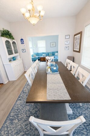 Dining - Marvelous 4-bedroom house with AC in charming Galveston (Galveston)