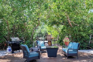 Outdoor dining - Cortez - Canal-Front, Pets, in Cortez with Direct Water Access (Cortez)