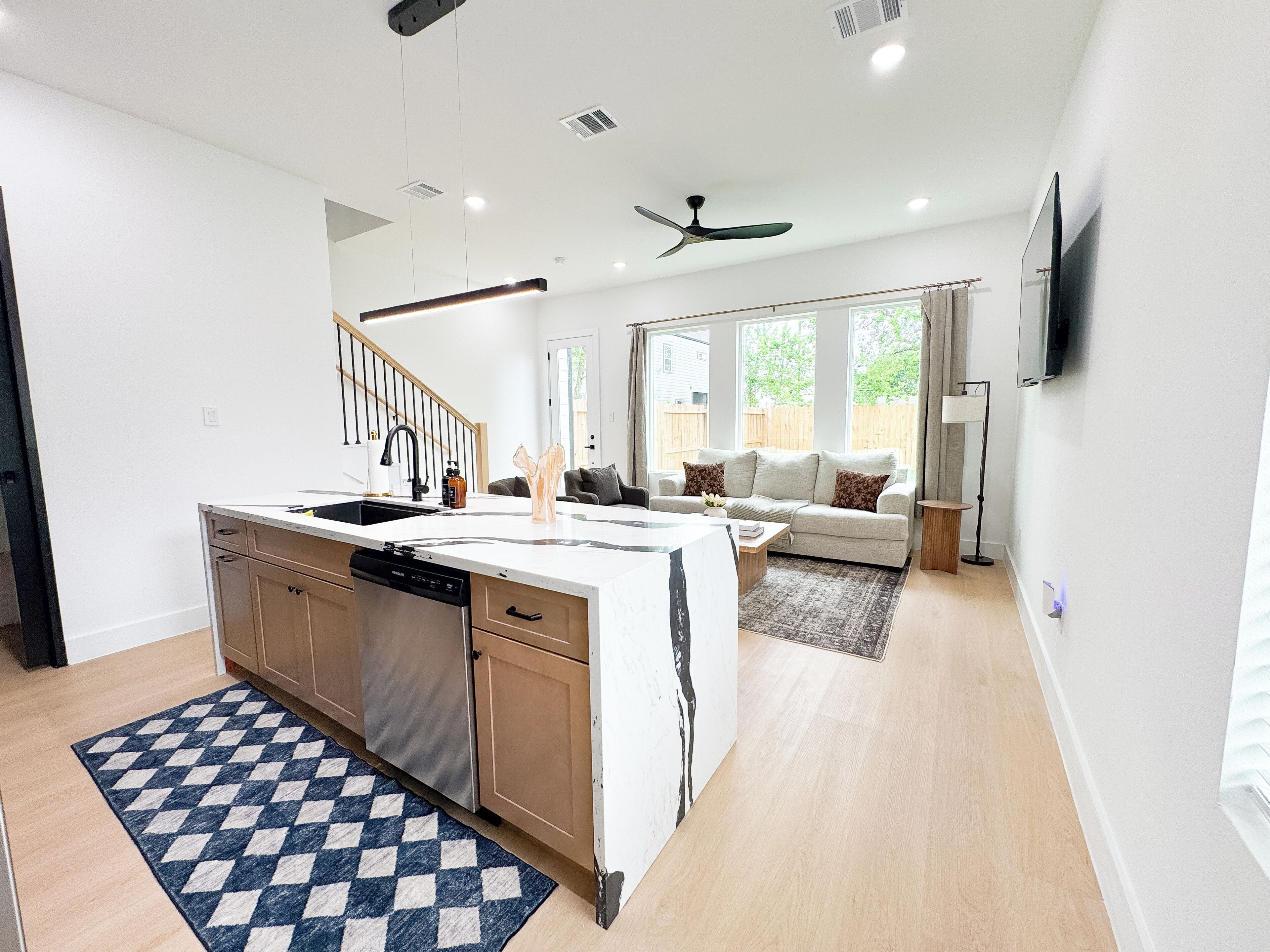 المنشأة من الداخل