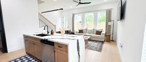 المنشأة من الداخل