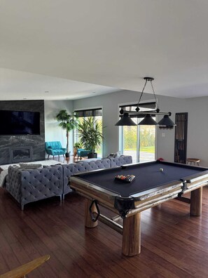 Game room - Chalet Panoramique Spa & Piscine, Lac Aylmer (Disraeli)