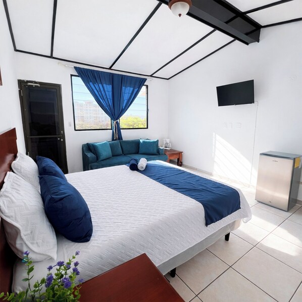 Suite de lujo, balcón, vista a la alberca