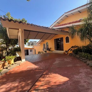 Exterior - Gioventu  (San Salvador)