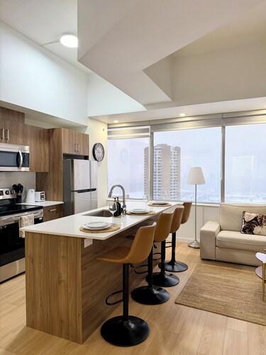Downtown 2BR/2BA Condo 🏙️ Walk to Everything + Stunning Views