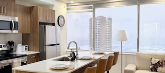 Downtown 2BR/2BA Condo 🏙️ Walk to Everything + Stunning Views