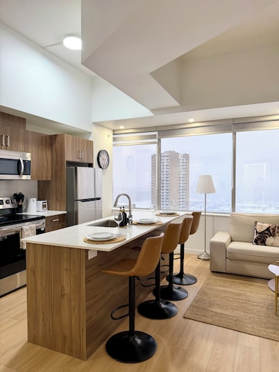 Downtown 2BR/2BA Condo 🏙️ Walk to Everything + Stunning Views