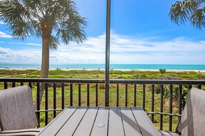 Outdoor dining - Beachfront Condo Sanibel Sandalfoot 1A2 (Sanibel Island)
