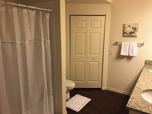 Villa (3 Bedrooms) | Bathroom - Comfortable 3BR Townhome Near Parks, Great Value (Kissimmee)