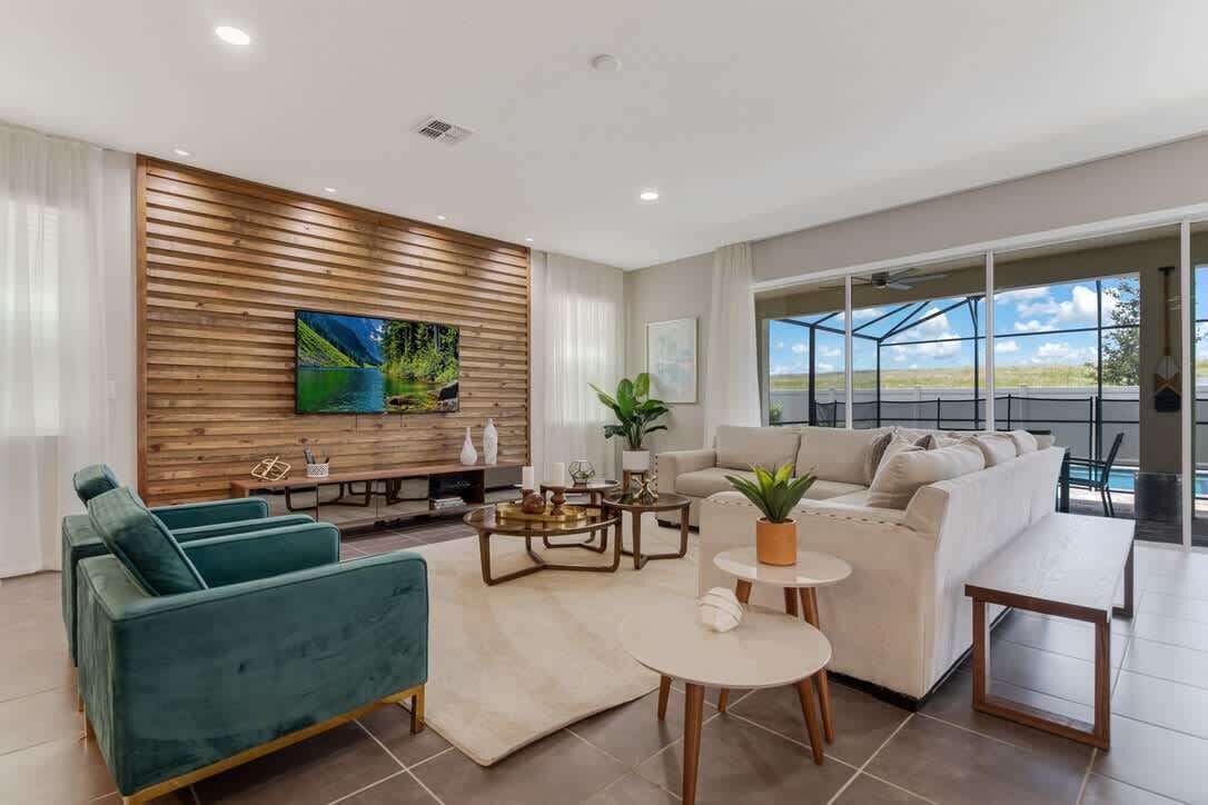 House (Multiple Bedrooms) | Living area