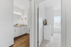 Maison (4 Bedrooms) | Salle de bain | Baignoire, serviettes fournies, savon, shampoing