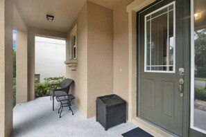 Property entrance - Chic 4BR With Pool, Game Room & Mickey Rooms (Kissimmee)