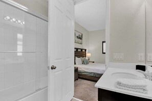 House (4 Bedrooms) | Bathroom | Bathtub, towels - Chic 4BR With Pool, Game Room & Mickey Rooms (Kissimmee)