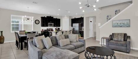 單棟房屋 (4 Bedrooms) | 客廳