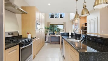 Villa (4 Bedrooms) | Cuisine privée