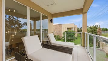 Villa (4 Bedrooms) | Veranda