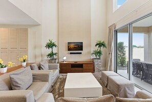 Villa (4 Bedrooms) | Woonruimte