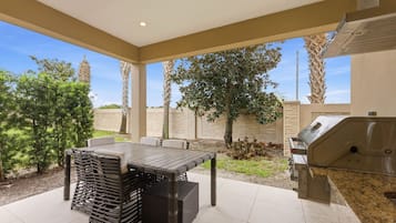 Villa (4 Bedrooms) | Terrace/patio