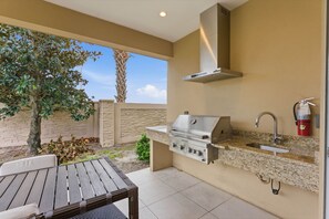 BBQ/picnic Area - Magic Village 4br, Spacious and Stylish (Kissimmee)