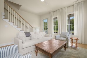 Smart TV, fireplace, stereo - The Pearl | New Home w/ Pool, Beach & More! (Cape Charles)