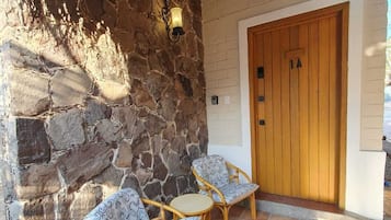 Basic Cabin, 2 Bedrooms, Garden View | Teres/patio