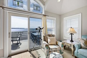 Smart TV, fireplace - Bay Dreams Soundfront Escape w/ Beach Parking & Sunsets (Kill Devil Hills)