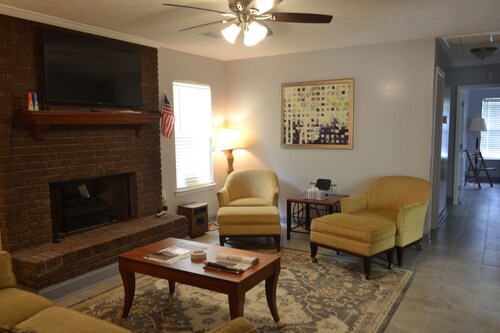 Spacious 4-bedroom house in peaceful Tuskegee with AC