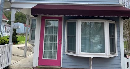 Lovely 1-room studio with Queen bed and kitchenette in peaceful Boalsburg.