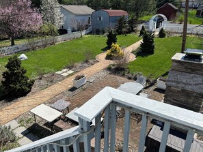 Outdoor dining - Lovely 1-bedroom studio apartment with AC in peaceful Boalsburg. (Boalsburg)