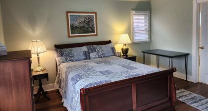 Lovely 1-bedroom studio apartment with AC in peaceful Boalsburg.