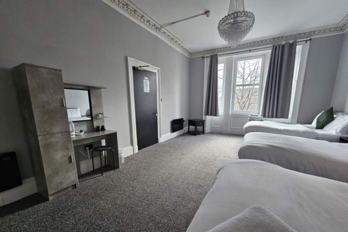 Family Room, Multiple Beds