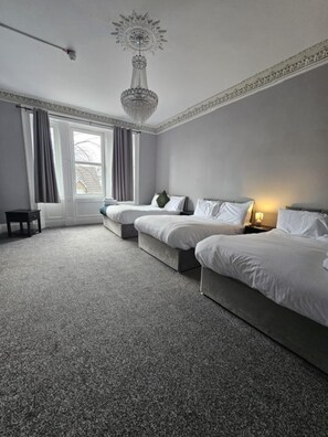 Family Room, Multiple Beds