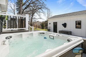 Tina de hidromasaje al aire libre