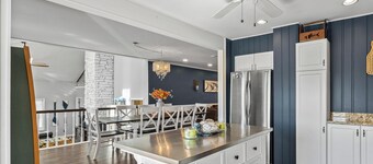 Spacious Home w/Hot Tub, Quick Walk to Fontana Nightlife, Marina, Dining, & Abbey Resort