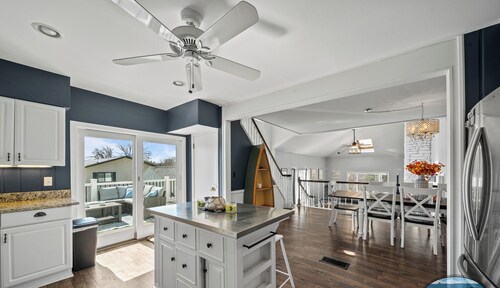 Spacious Home w/Hot Tub, Quick Walk to Fontana Nightlife, Marina, Dining, & Abbey Resort